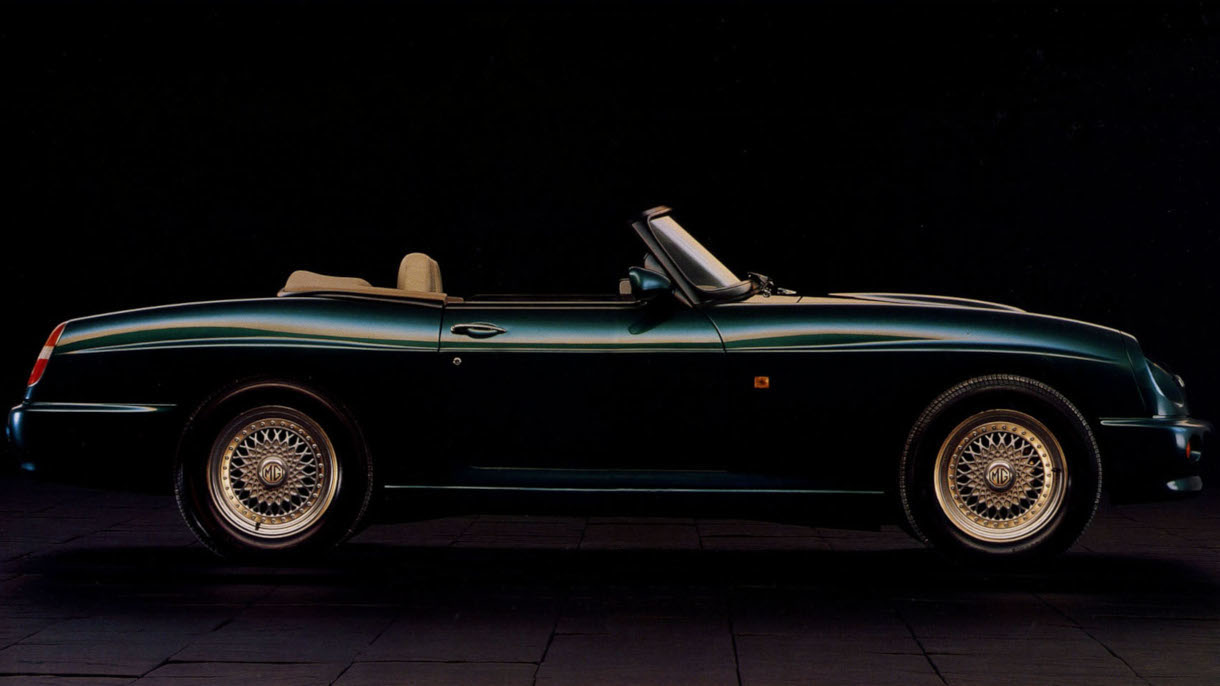 MG RV8 Seitenansicht